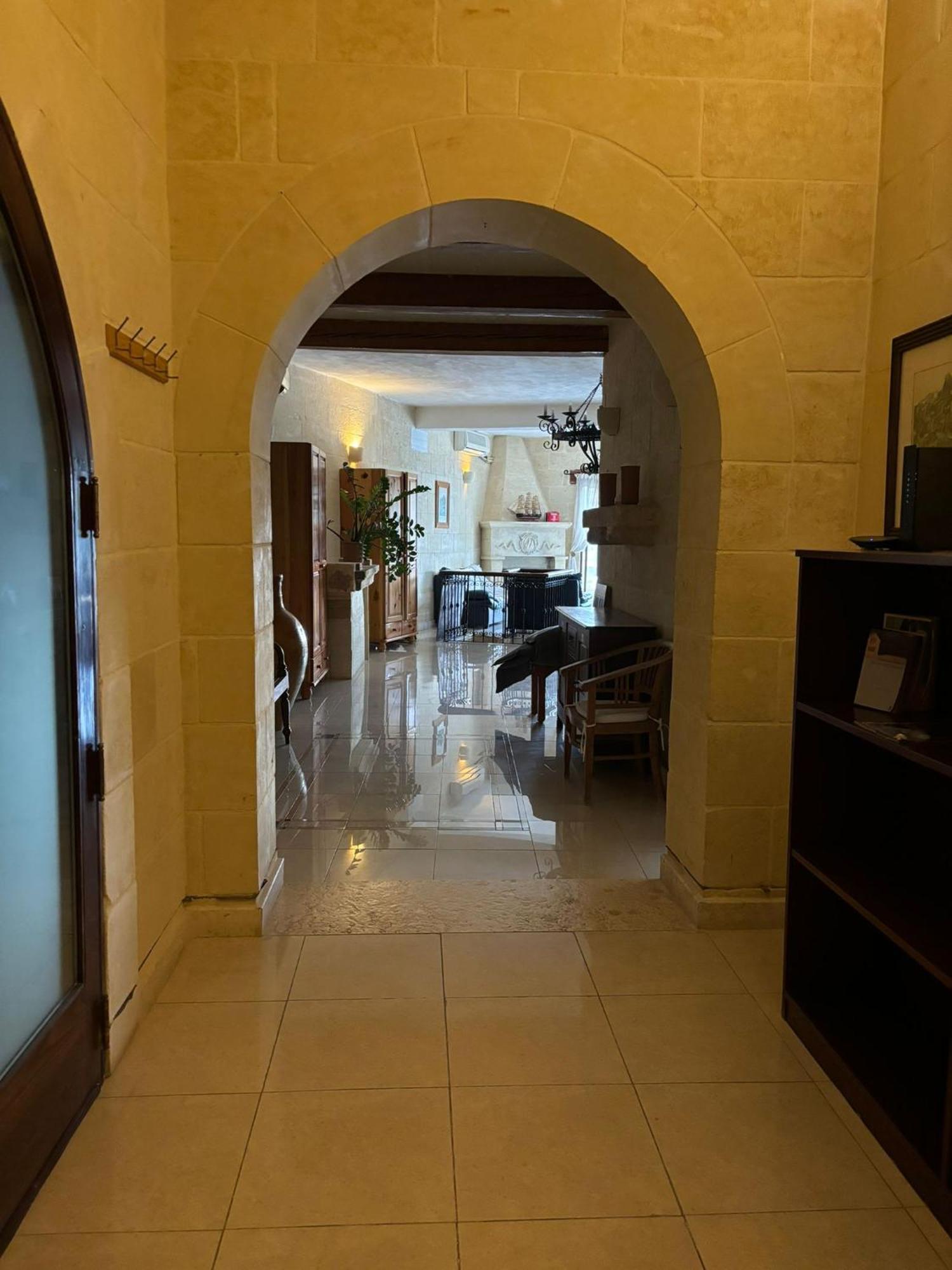 Bed and Breakfast Sunny Gozo Getaway Pool & Easy Check-In Ghajn il-Kbira  Екстер'єр фото