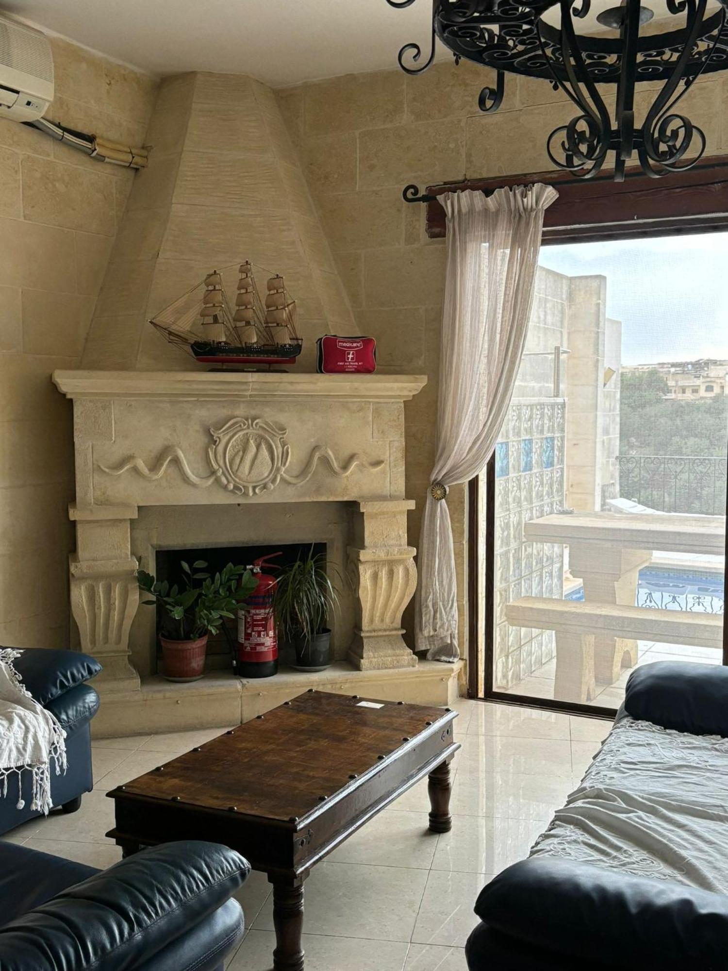 Bed and Breakfast Sunny Gozo Getaway Pool & Easy Check-In Ghajn il-Kbira  Екстер'єр фото