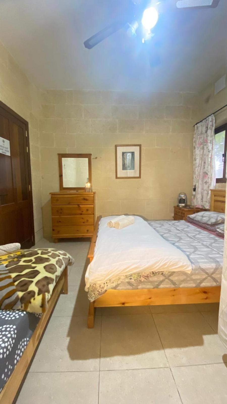 Bed and Breakfast Sunny Gozo Getaway Pool & Easy Check-In Ghajn il-Kbira  Екстер'єр фото